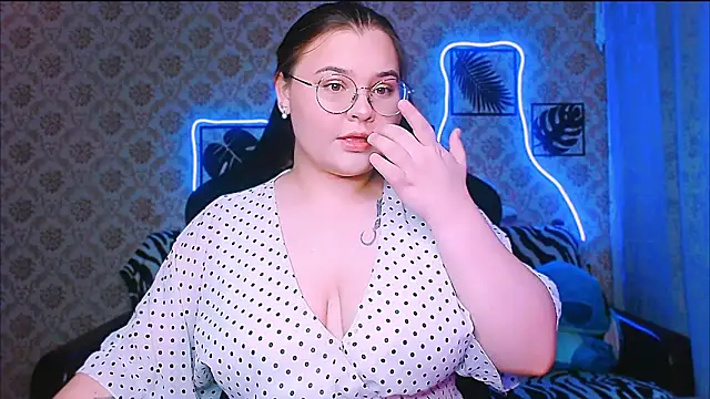 InLoveWithLife26 online show from 11-15-25, 05:39