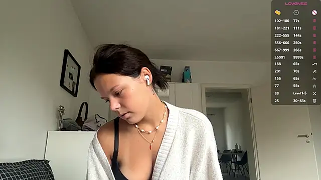 Snapshot of MaydaCornwall chatting on 10-11-25, 07:09 MaydaCornwall online show from 10-11-25, 07:09
