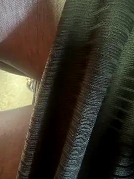 Snapshot of HiddenHoneyLDN chatting on 12-19-25, 11:01 HiddenHoneyLDN online show from 12-19-25, 11:01