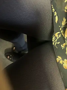 Snapshot of HiddenHoneyLDN chatting on 10-22-25, 10:47 HiddenHoneyLDN online show from 10-22-25, 10:47