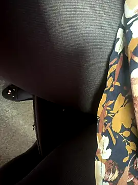 Snapshot of HiddenHoneyLDN chatting on 10-24-25, 09:08 HiddenHoneyLDN online show from 10-24-25, 09:08