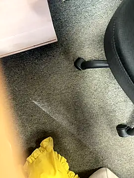 Snapshot of HiddenHoneyLDN chatting on 11-12-25, 09:13 HiddenHoneyLDN online show from 11-12-25, 09:13