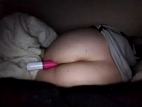 Snapshot of HiddenHoneyLDN chatting on 12-18-25, 12:05 HiddenHoneyLDN online show from 12-18-25, 12:05