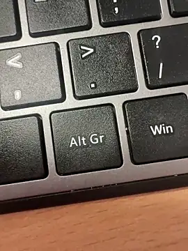 Snapshot of HiddenHoneyLDN chatting on 12-04-25, 11:53 HiddenHoneyLDN online show from 12-04-25, 11:53