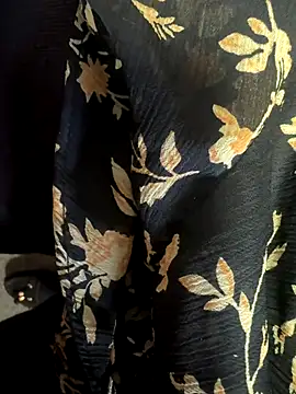 Snapshot of HiddenHoneyLDN chatting on 12-05-25, 10:03 HiddenHoneyLDN online show from 12-05-25, 10:03