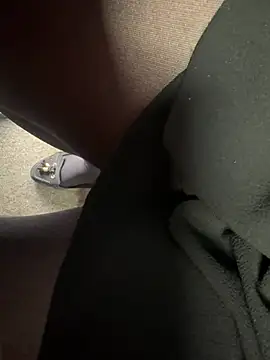 Snapshot of HiddenHoneyLDN chatting on 01-14-26, 11:58 HiddenHoneyLDN online show from 01-14-26, 11:58