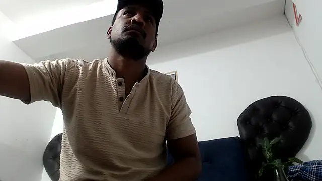 Snapshot of ElCaballeroNegro24 chatting on 06-17-26, 02:44 ElCaballeroNegro24 online show from 06-17-26, 02:44