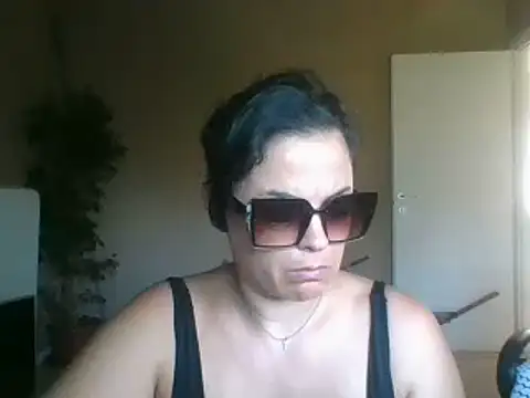 Snapshot of ITALIANASISIXX chatting on 06-22-26, 04:37 ITALIANASISIXX online show from 06-22-26, 04:37