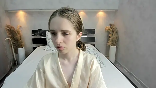 Camilla Kelly online show from 10-30-25, 01:26