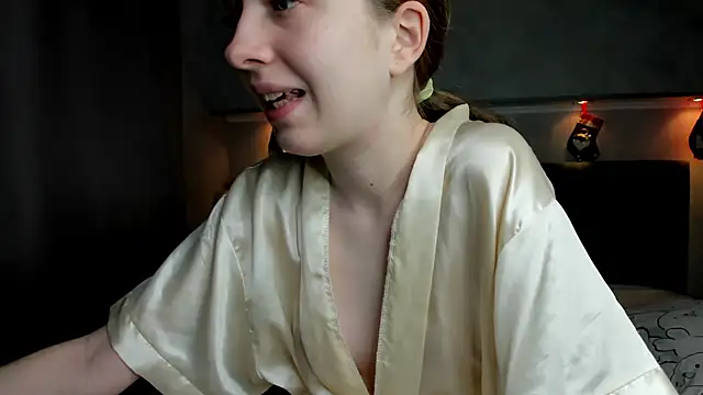 Camilla Kelly online show from 12-04-25, 01:04