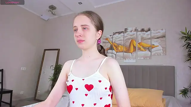 Camilla Kelly online show from 04-17-26, 01:08