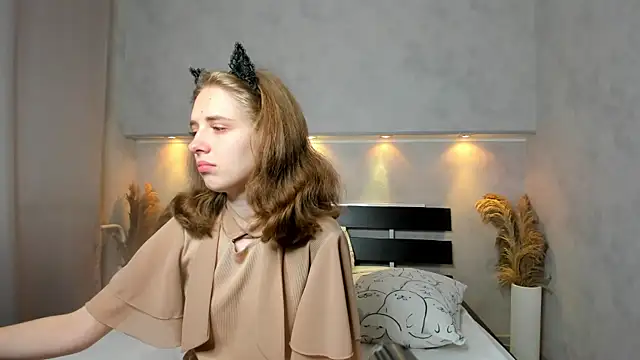 Camilla Kelly online show from 09-15-25, 12:22