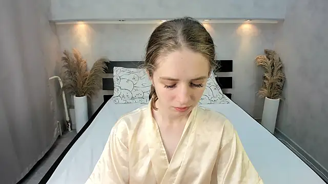 Camilla Kelly online show from 10-22-25, 01:16