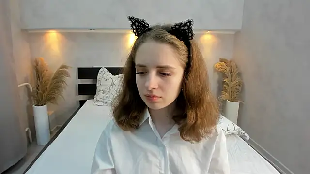 Camilla Kelly online show from 10-12-25, 01:18