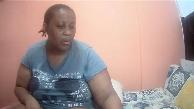 HUGEASSXXXXX online show from 12-18-25, 04:06