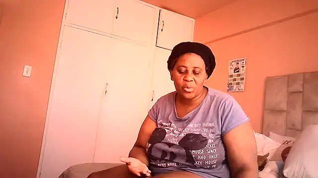HUGEASSXXXXX online show from 07-10-26, 07:08