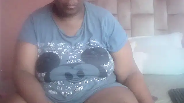 HUGEASSXXXXX online show from 04-12-26, 05:00