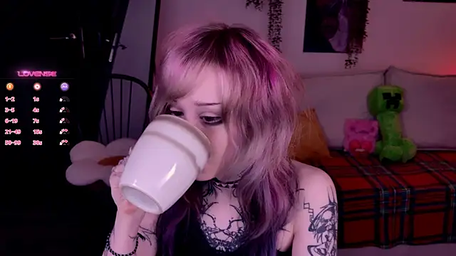 Lollyshy online show from 11-25-25, 10:15