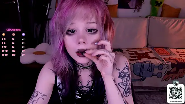Snapshot of Lollyshy chatting on 10-05-25, 10:28 Lollyshy online show from 10-05-25, 10:28