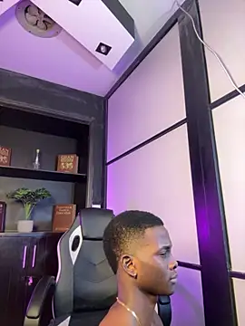 Brycce santos online show from 11-05-25, 04:54