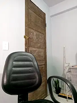 indiazinhabella27 online show from 11-17-25, 01:31