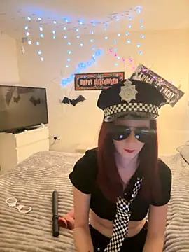 Snapshot of NaughtyLittleLouise chatting on 10-24-25, 10:09 NaughtyLittleLouise online show from 10-24-25, 10:09