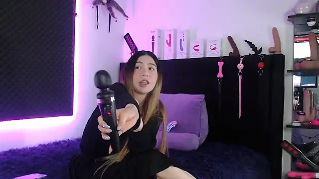 Snapshot of karlamoon23 chatting on 11-26-25, 10:32 karlamoon23 online show from 11-26-25, 10:32