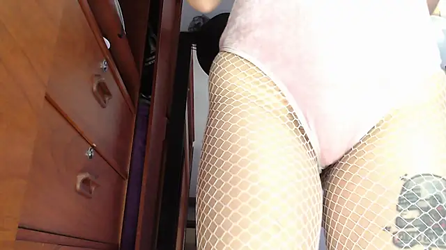 Snapshot of karlamoon23 chatting on 10-23-25, 08:51 karlamoon23 online show from 10-23-25, 08:51