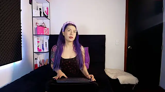 Snapshot of karlamoon23 chatting on 02-12-26, 10:31 karlamoon23 online show from 02-12-26, 10:31