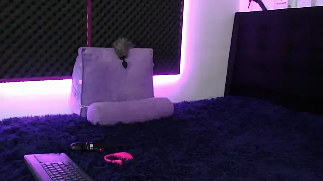 Snapshot of karlamoon23 chatting on 11-29-25, 08:53 karlamoon23 online show from 11-29-25, 08:53