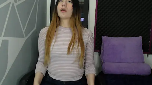 Snapshot of karlamoon23 chatting on 12-04-25, 09:25 karlamoon23 online show from 12-04-25, 09:25