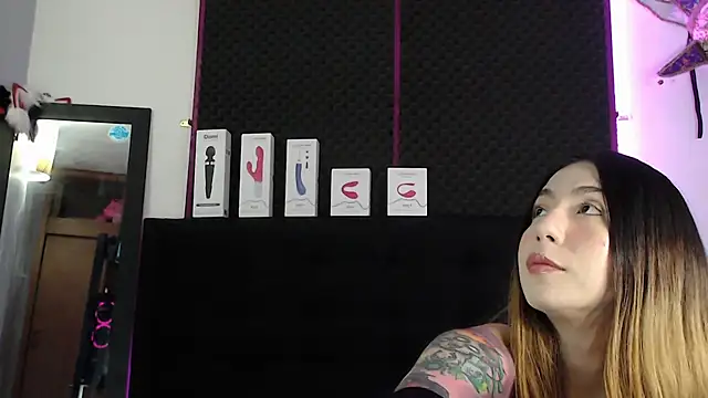 Snapshot of karlamoon23 chatting on 12-14-25, 09:20 karlamoon23 online show from 12-14-25, 09:20