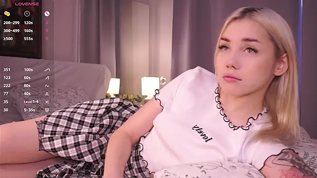 LilianBenskin online show from 12-19-25, 06:16