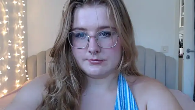Snapshot of AgnesRoseCams chatting on 06-30-26, 10:48 AgnesRoseCams online show from 06-30-26, 10:48