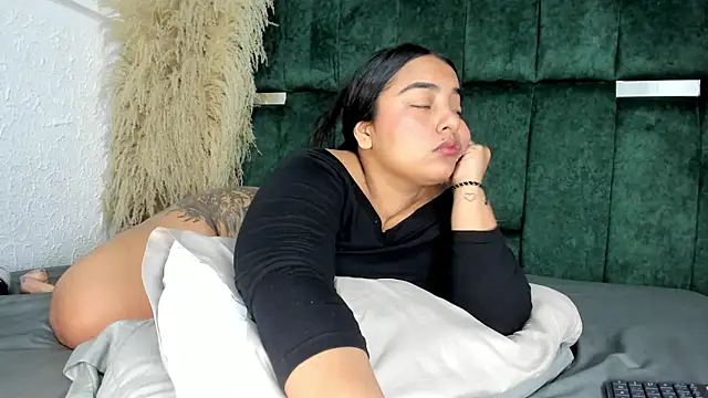 Chloe jackson25 online show from 06-23-26, 06:50