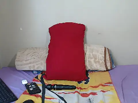 Snapshot of _SweetLips_ chatting on 04-25-26, 01:36 SweetLips online show from 04-25-26, 01:36