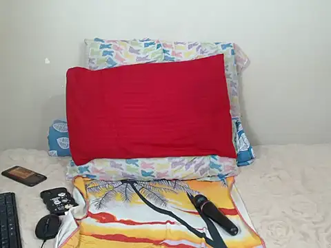 Snapshot of _SweetLips_ chatting on 04-27-26, 05:55 SweetLips online show from 04-27-26, 05:55