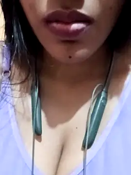 kaviyaponnu0987 online show from 11-06-25, 09:02