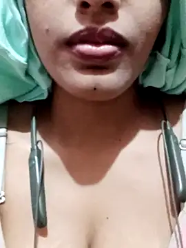 kaviyaponnu0987 online show from 10-08-25, 02:51