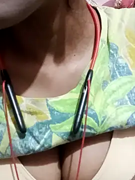 kaviyaponnu0987 online show from 09-20-25, 10:42