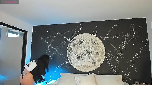 ShaniaDaniels online show from 11-17-25, 10:25