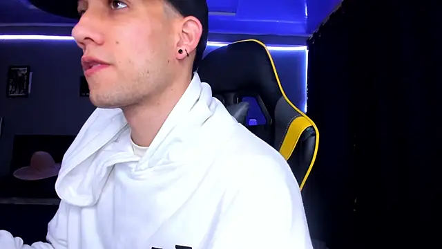 Snapshot of alexgiraldo__ chatting on 09-28-25, 11:39 alexgiraldo online show from 09-28-25, 11:39