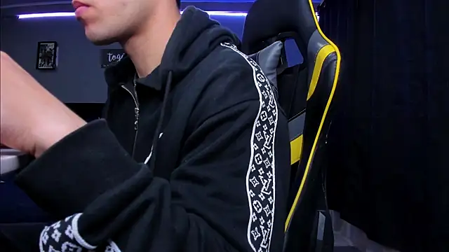 Snapshot of alexgiraldo__ chatting on 10-24-25, 09:41 alexgiraldo online show from 10-24-25, 09:41