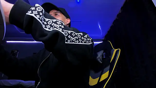 Snapshot of alexgiraldo__ chatting on 11-03-25, 11:25 alexgiraldo online show from 11-03-25, 11:25