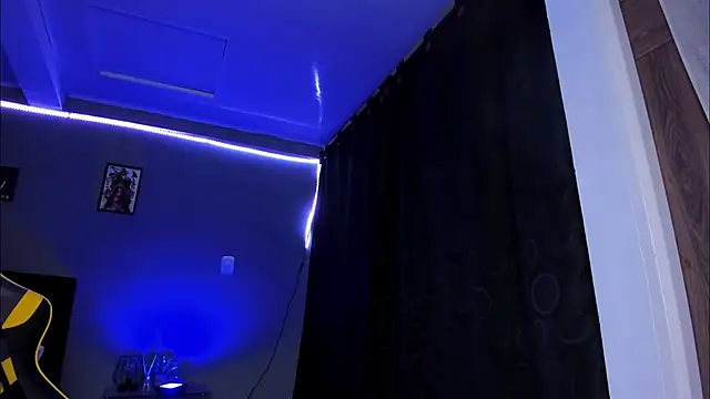 Snapshot of alexgiraldo__ chatting on 11-07-25, 12:15 alexgiraldo online show from 11-07-25, 12:15