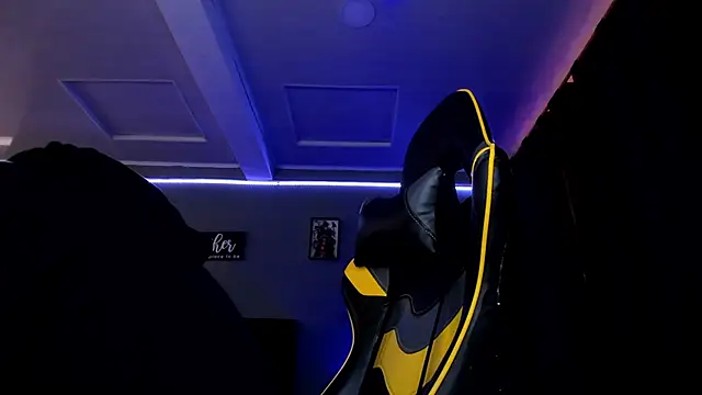 Snapshot of alexgiraldo__ chatting on 09-11-25, 12:05 alexgiraldo online show from 09-11-25, 12:05