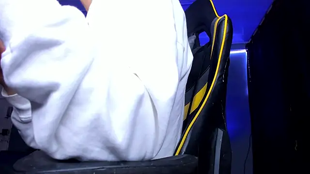 Snapshot of alexgiraldo__ chatting on 09-22-25, 10:54 alexgiraldo online show from 09-22-25, 10:54