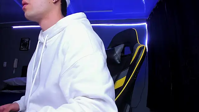 Snapshot of alexgiraldo__ chatting on 11-01-25, 10:53 alexgiraldo online show from 11-01-25, 10:53