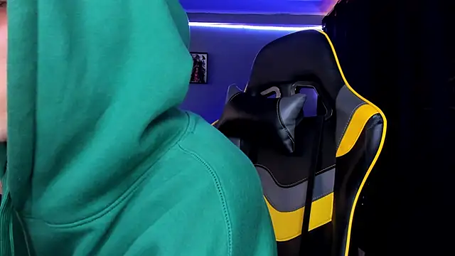 Snapshot of alexgiraldo__ chatting on 09-26-25, 12:56 alexgiraldo online show from 09-26-25, 12:56