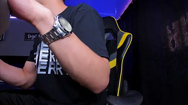 Snapshot of alexgiraldo__ chatting on 10-21-25, 02:27 alexgiraldo online show from 10-21-25, 02:27